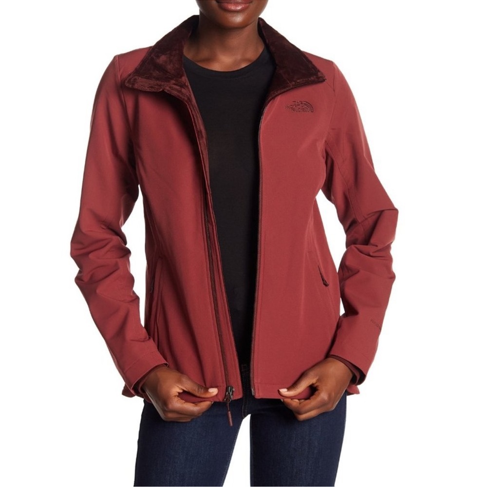 The North Face Women's Lisie Raschel Fleece Jacket in Barolo Red